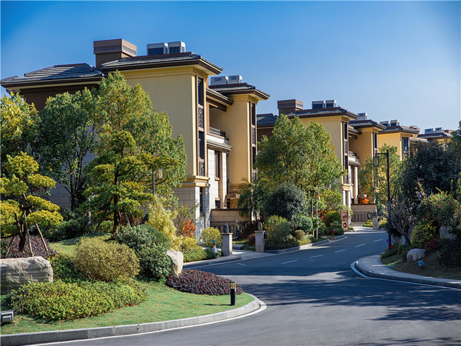 高尔夫庄园作为福州难得的纯别墅社区,项目以地铁口,公园旁,低总价等